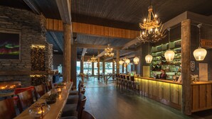 Bar (on property) - Wilderness Hotel Inari & Igloos (Inari)
