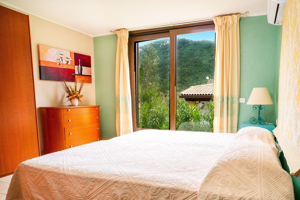 Doppia Basic, vista giardino | 1 camera, una scrivania, ferro/asse da stiro, Wi-Fi gratuito