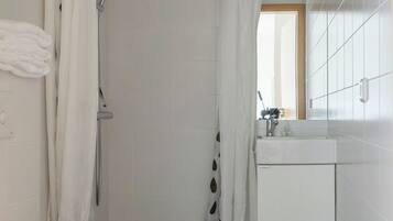 Double or Twin Room, Private Bathroom | Bathroom | Shower, hair dryer, towels