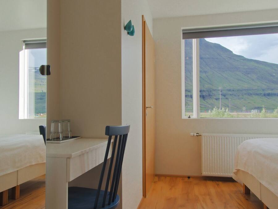 Doppel- oder Zweibettzimmer, eigenes Bad | Verdunkelungsvorhänge, Bügeleisen/Bügelbrett, kostenloses WLAN