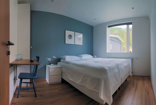 Chambre Double ou avec lits jumeaux, salle de bains privée | Rideaux occultants, fer et planche à repasser, Wi-Fi gratuit