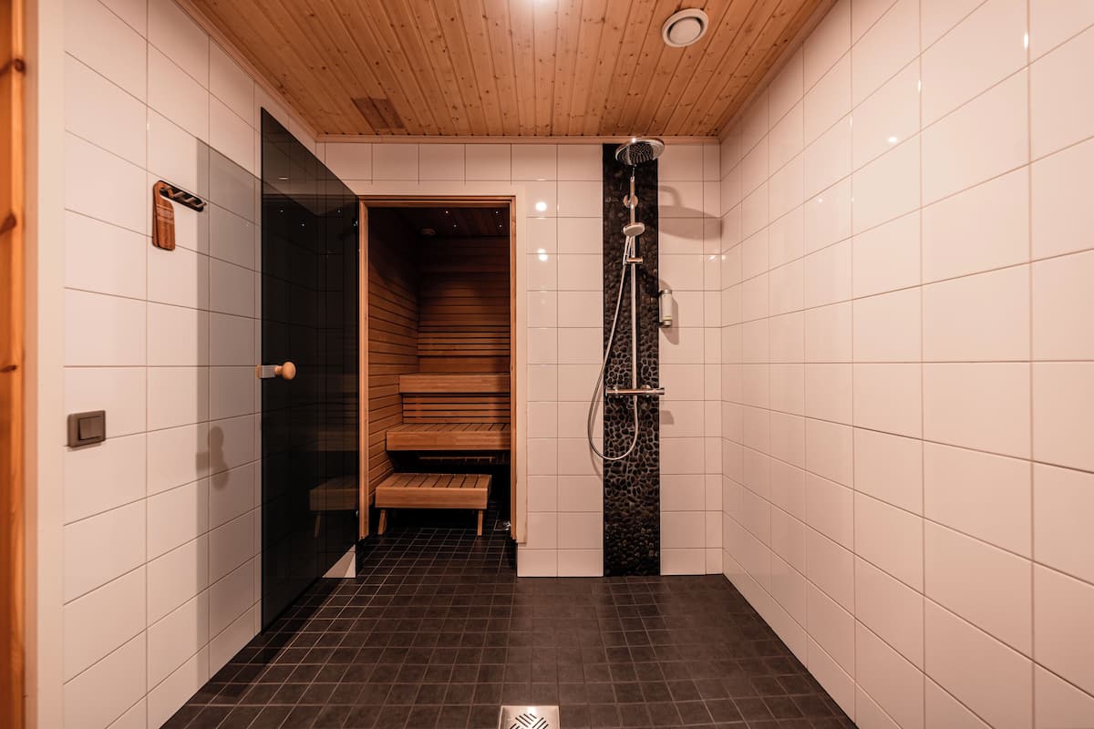 superior room, sauna | bathroom | shower, free toiletries, hair dryer, towels