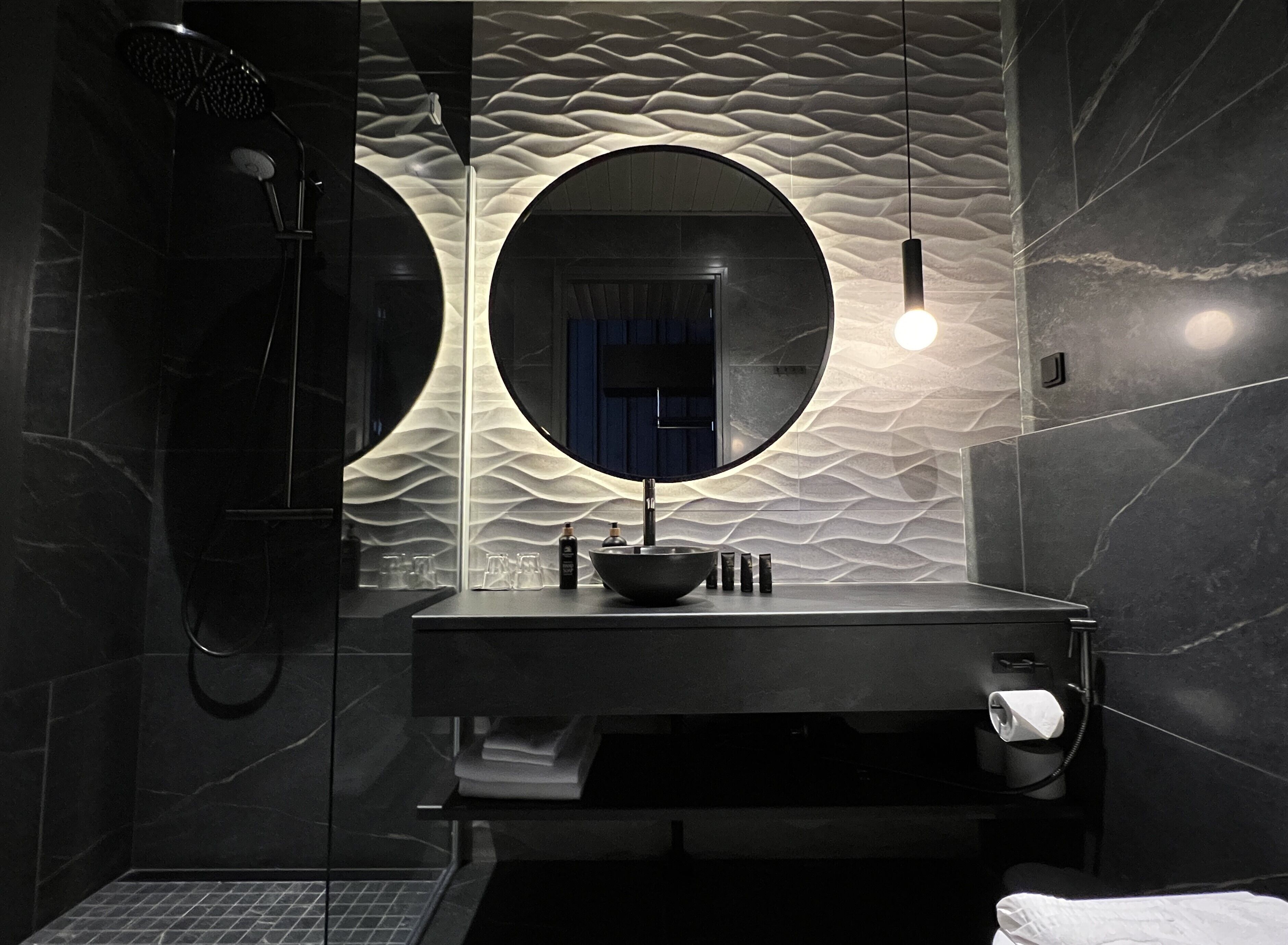 wilderness premium room | bathroom | shower, free toiletries, hair dryer, towels