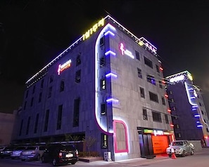 Front of property - Madoka Motel (Gyeongju)