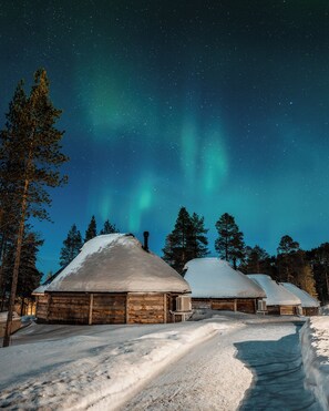 Aurora Log Cabin | Bed sheets - Wilderness Hotel Nangu & Igloos (Inari)