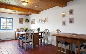 Fridge, microwave, oven, stovetop - Tryde 1303 Bed & Breakfast (Tomelilla)