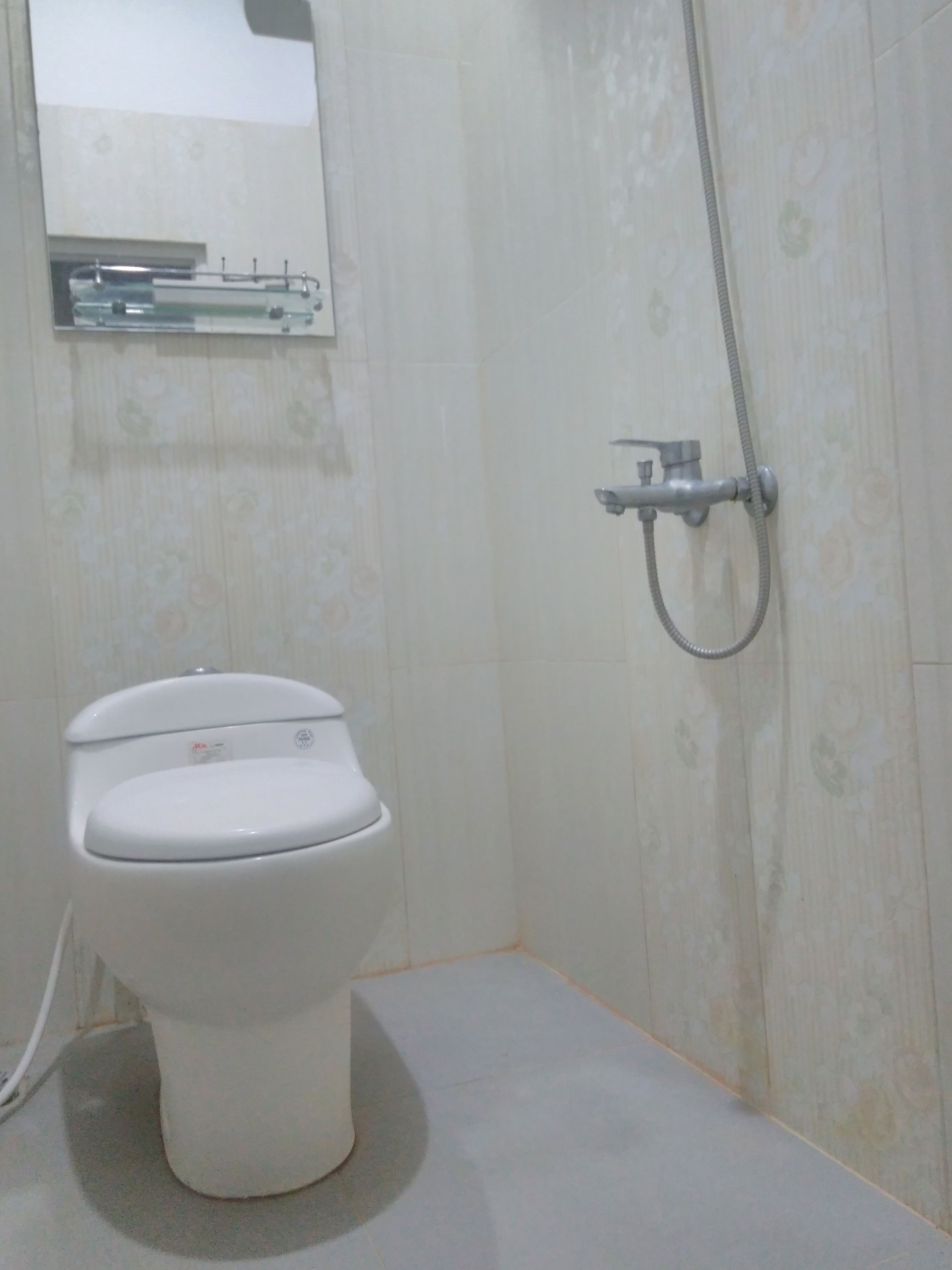 shower, free toiletries, slippers, towels