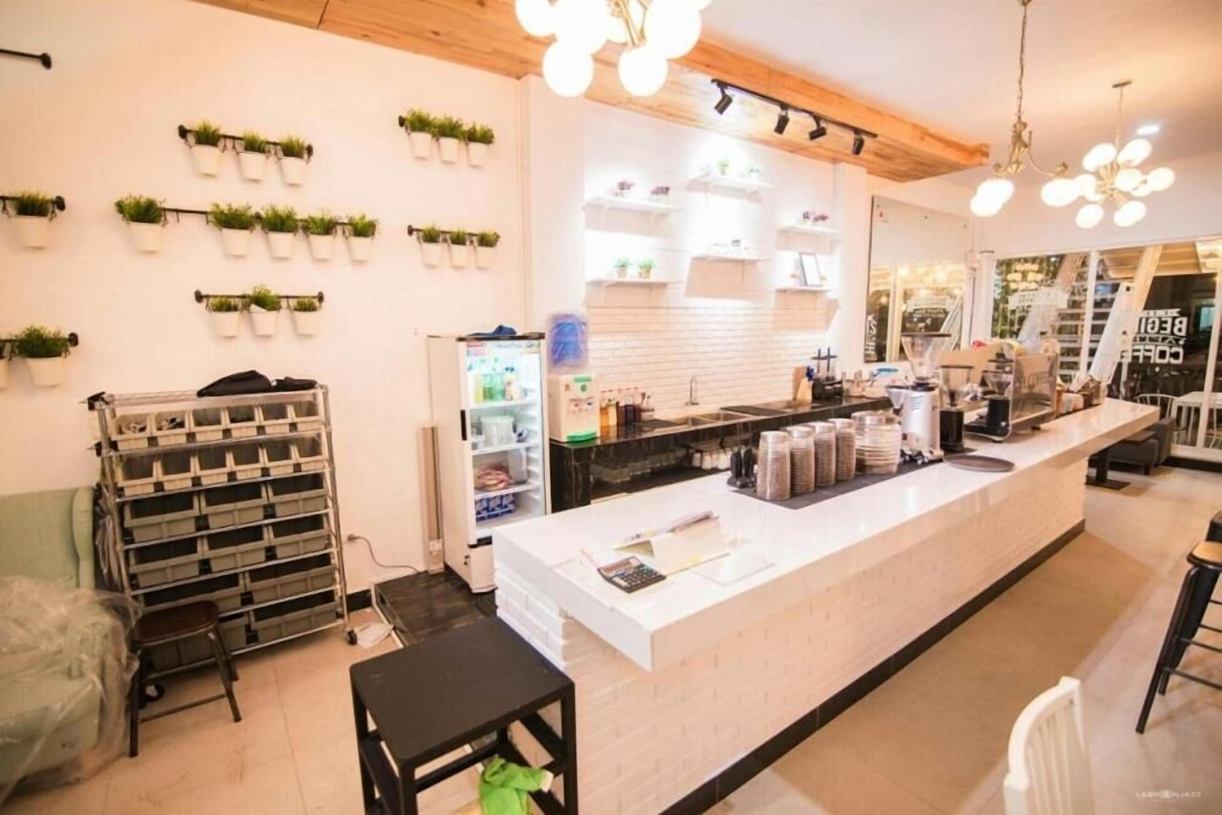 breakfast, lunch, dinner served; local and international cuisine