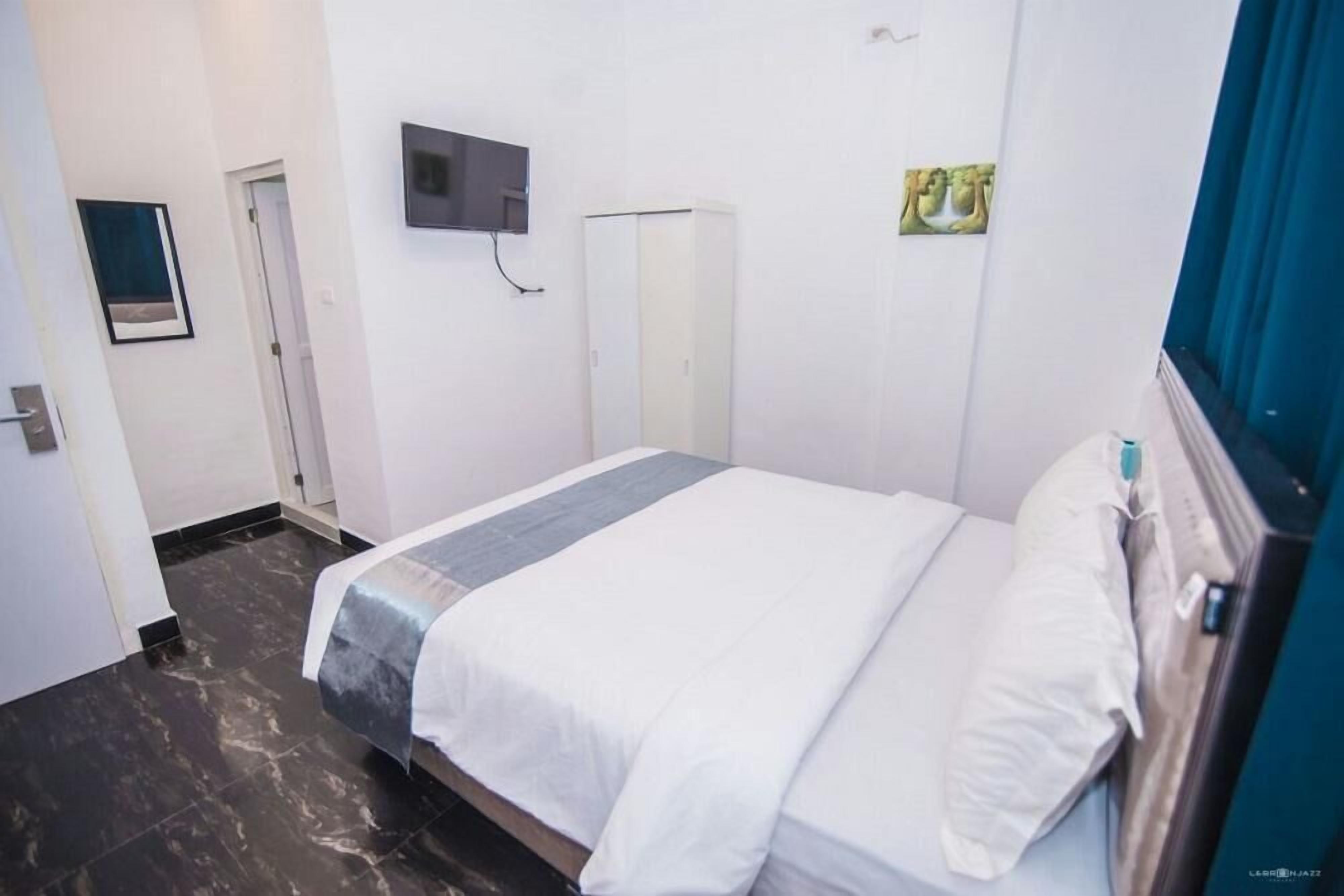 deluxe double room | free wifi, bed sheets