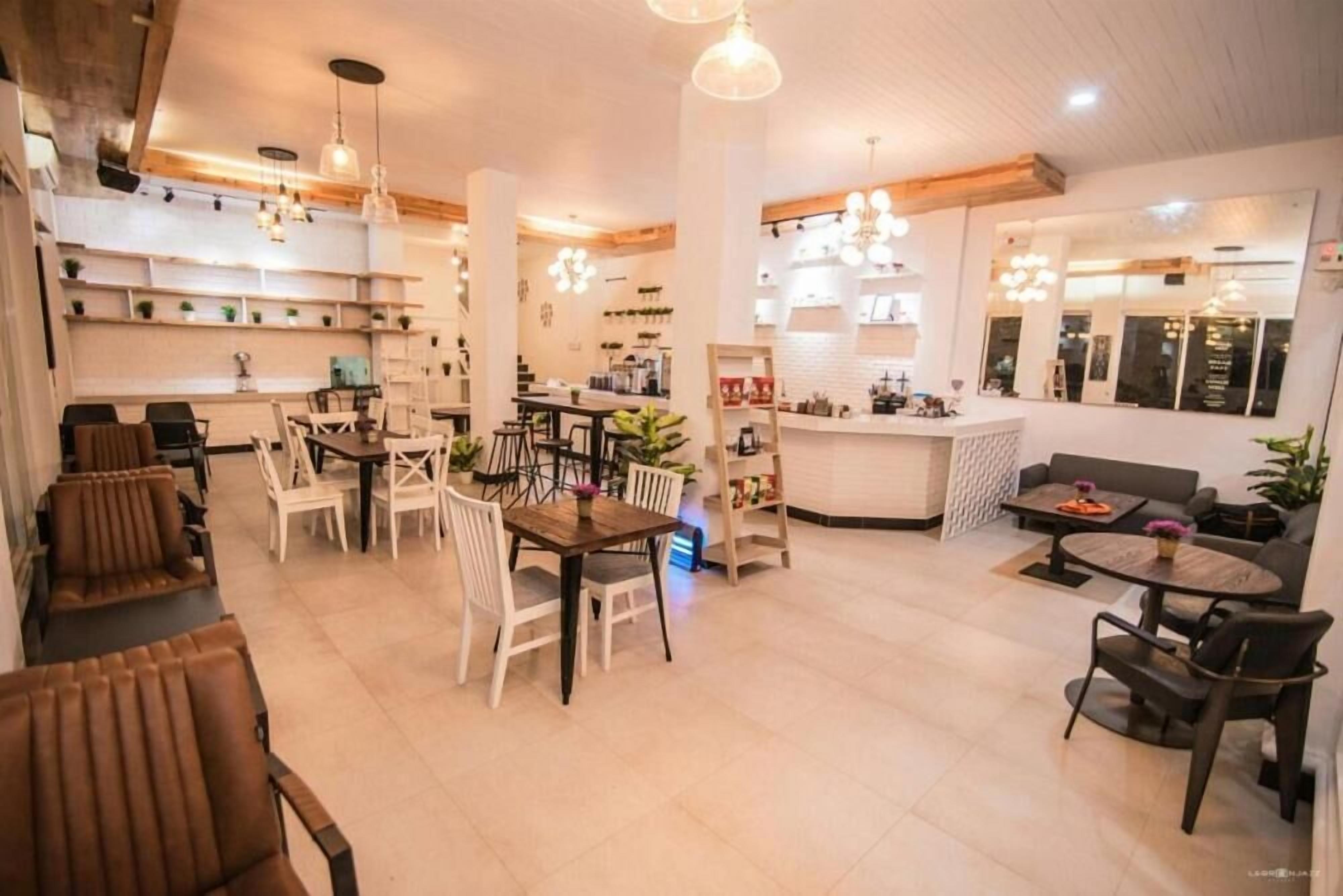 breakfast, lunch, dinner served; local and international cuisine