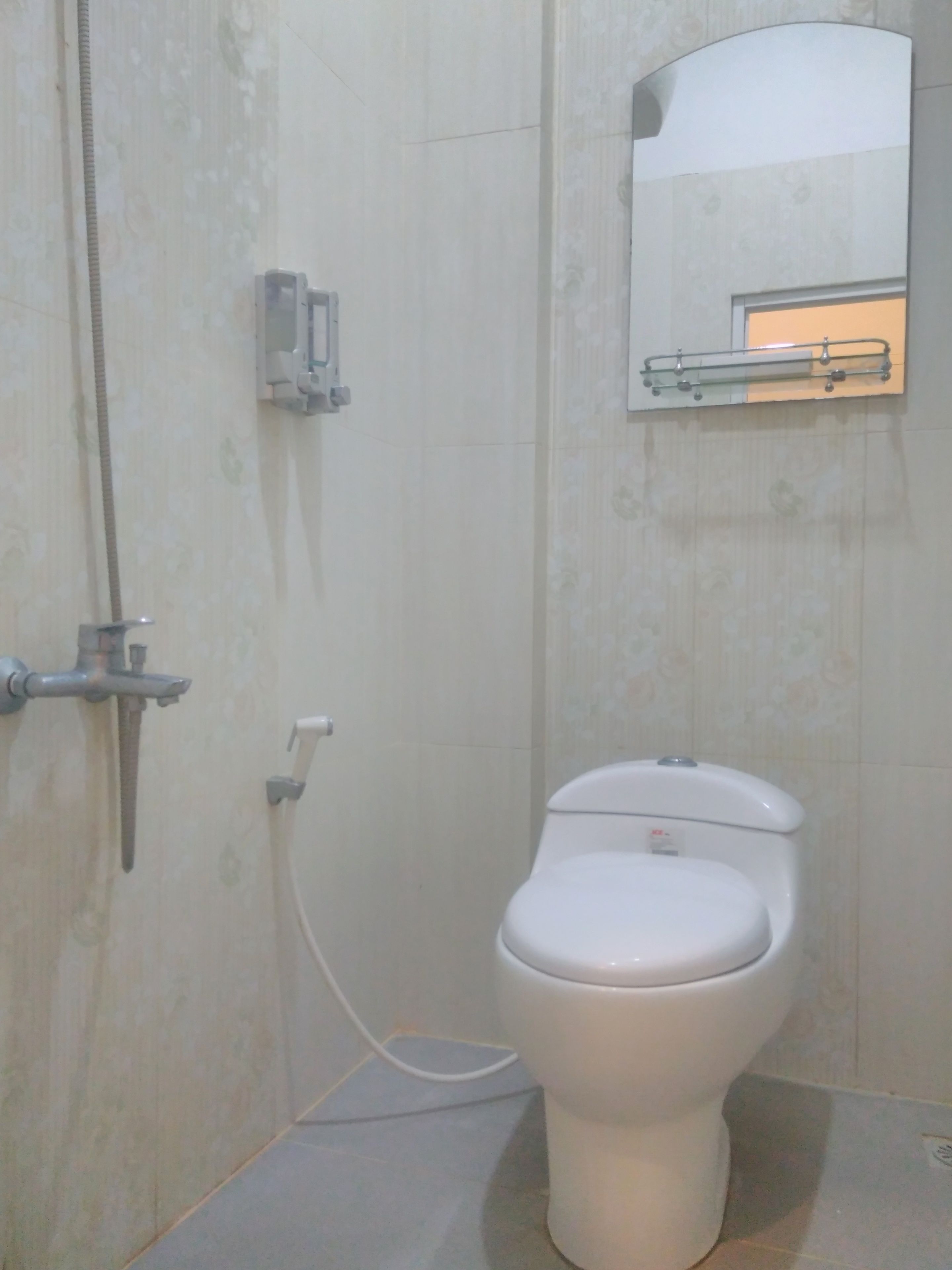 standard room, 2 single beds | bathroom | shower, free toiletries, slippers, towels