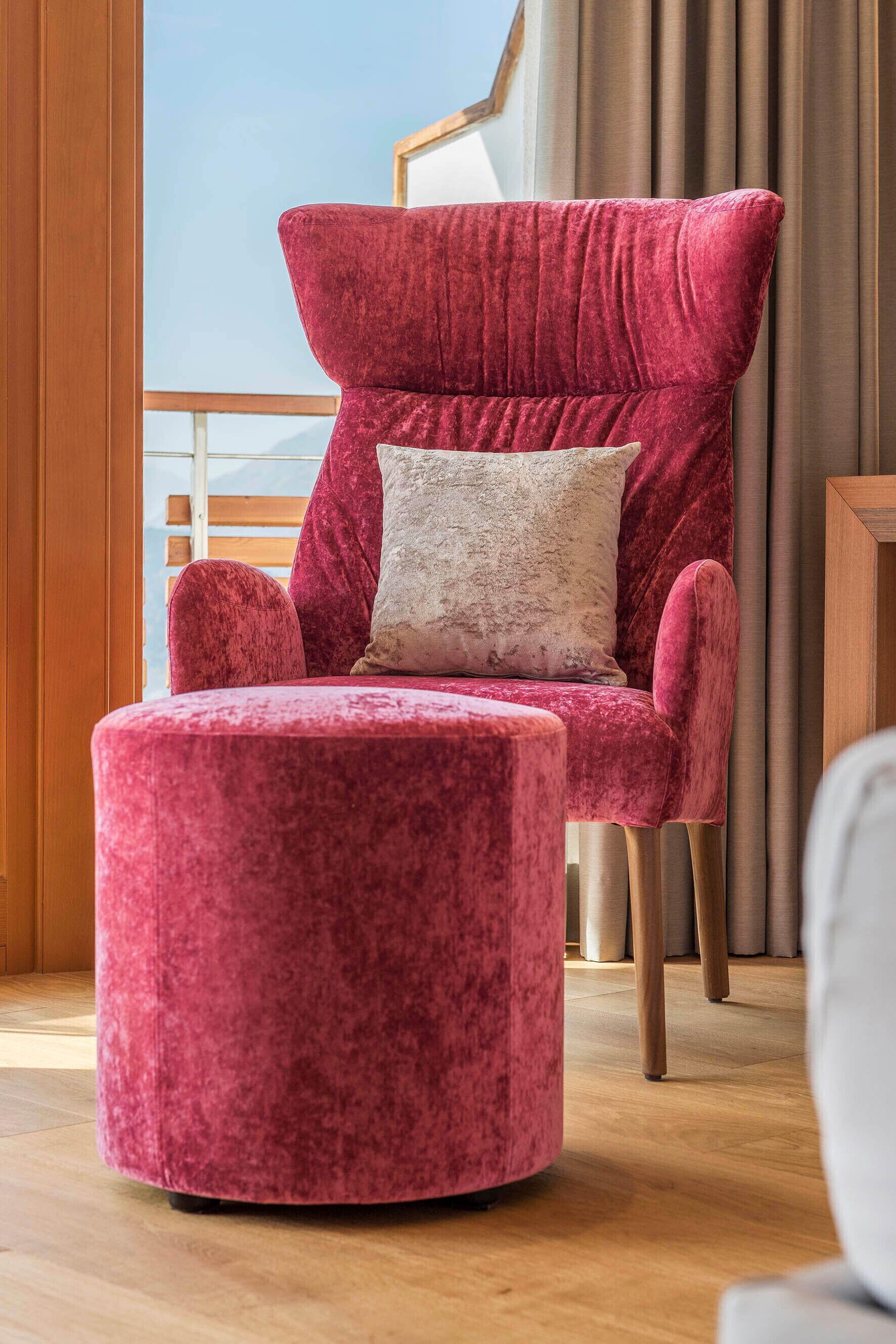 junior suite (with view) | living area | flat-screen tv