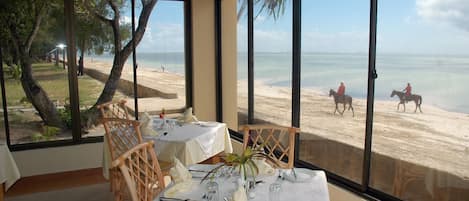 Breakfast, lunch, dinner served; local and international cuisine