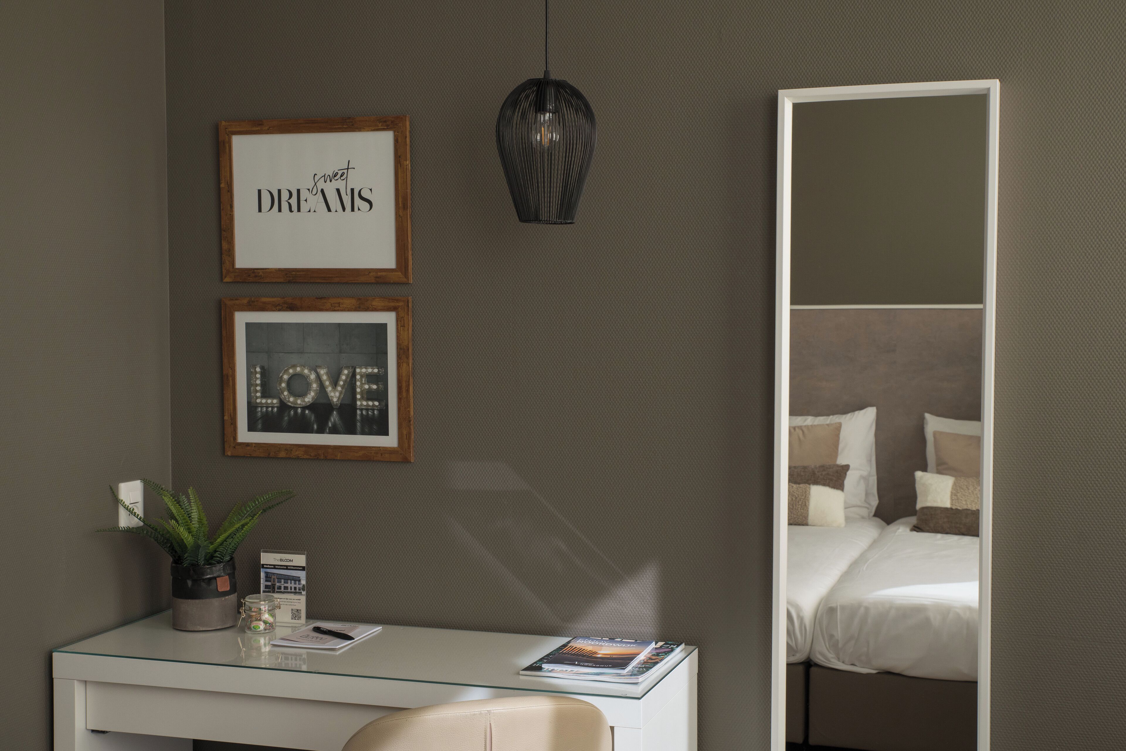 double room (standard) | desk, iron/ironing board, free wifi, bed sheets