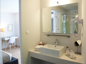 Phòng đơn | Bộ đồ giường cao cấp, minibar, trang trí khác biệt 