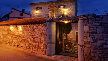 Mặt tiền nơi lưu trú