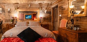 Romantic Suite, 1 Bedroom, Sauna, Ground Floor (Paradise) | Premium bedding, down duvets, memory-foam beds, in-room safe - Le Fate Corbezzole (Romano d'Ezzelino)