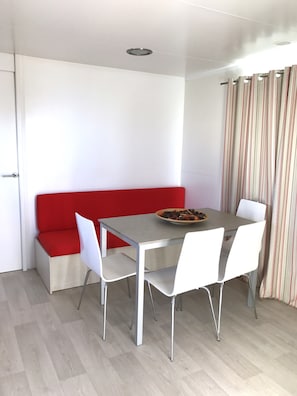 Essbereich im Zimmer