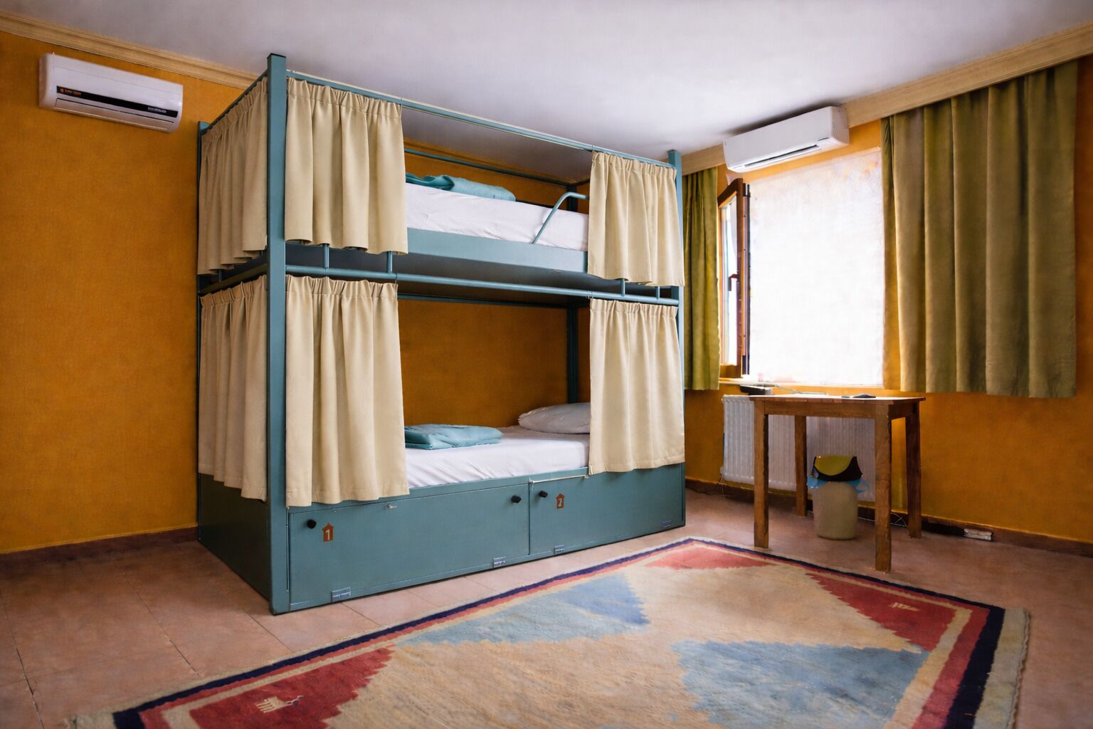 Shared Dormitory Room, Woman Only (10 Beds) (Ages 18-39) | Allergikerbettwaren, Minibar, Zimmersafe, individuell dekoriert