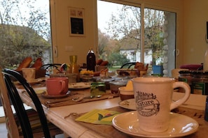 Free daily continental breakfast