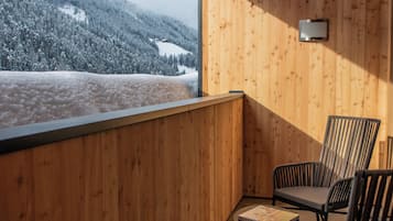 Frette Italian sheets, hypo-allergenic bedding, down comforters