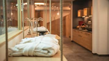 Salas para tratamentos a dois, sauna seca, banheira de hidromassagem