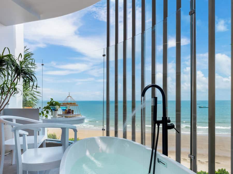 Signature Quadruple Room, Ocean View | Minibar, desk, free WiFi, bed sheets