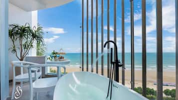 Minibar, desk, free WiFi, bed sheets