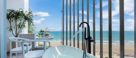 Minibar, escritorio, wifi gratis y ropa de cama