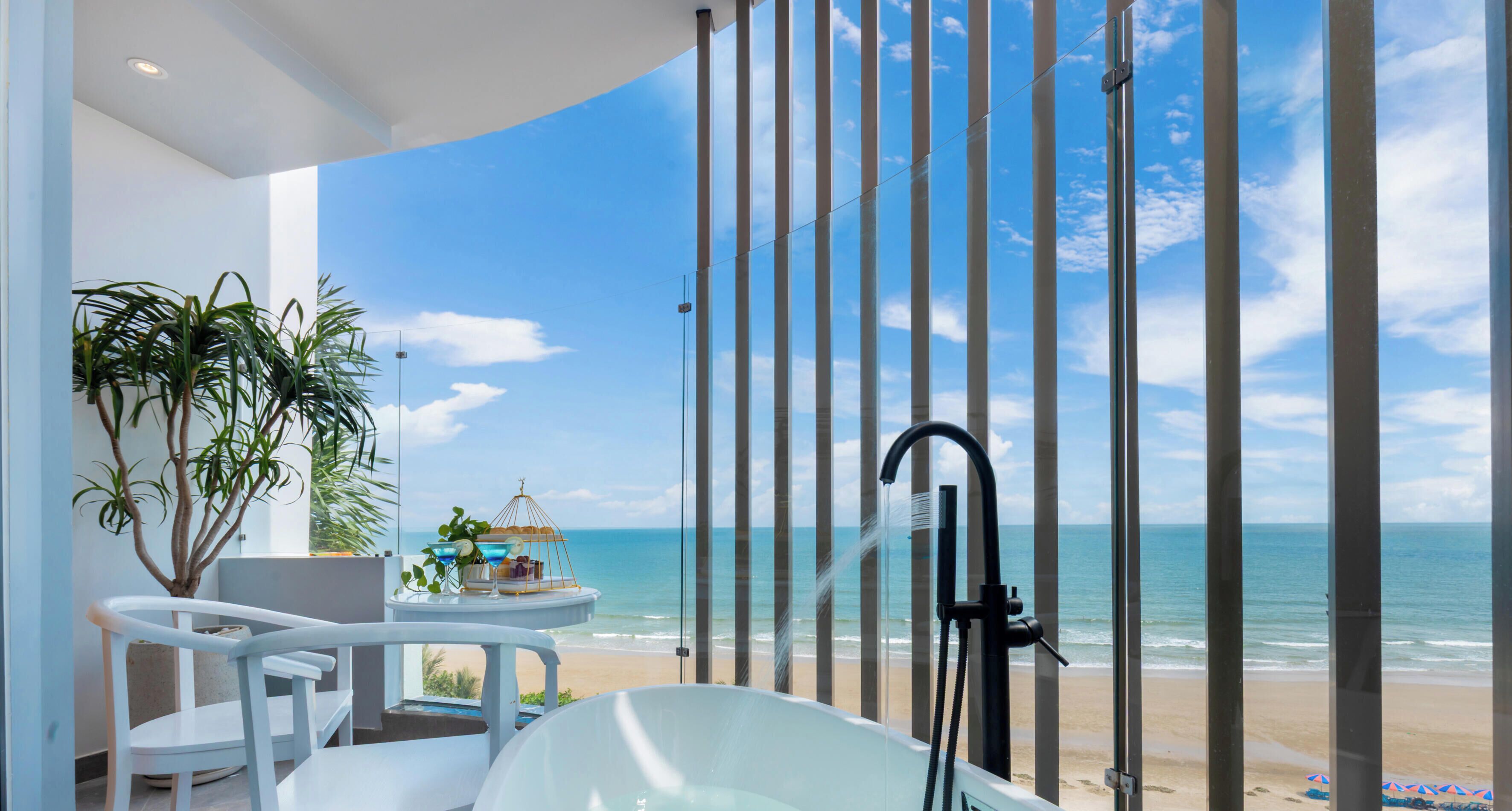 Signature Quadruple Room, Ocean View | Minibar, desk, free WiFi, bed sheets