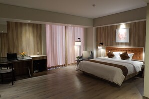 Deluxe Double Room | Minibar, in-room safe, desk, rollaway beds - Grand Orchardz Hotel Rajawali Kemayoran (Jakarta)