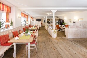 Desayuno buffet incluido todos los días