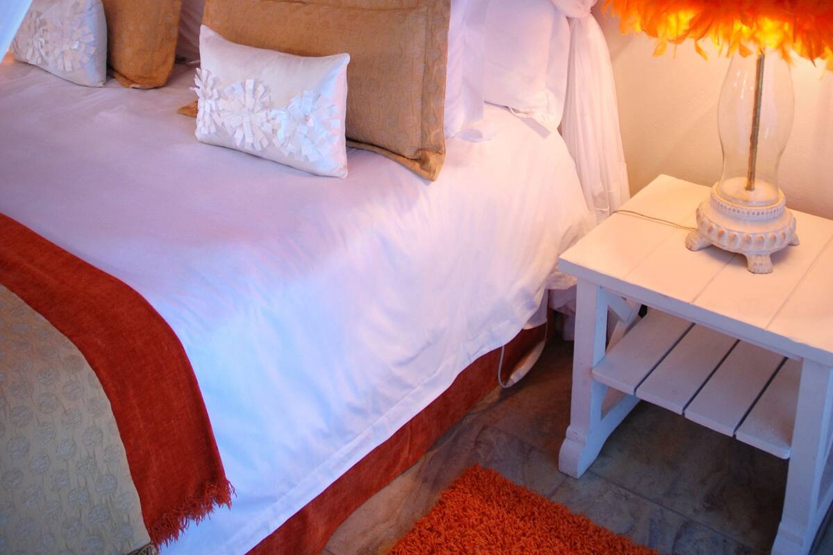 Premium bedding, free minibar items, in-room safe, desk