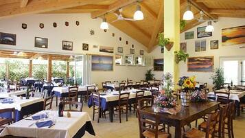 Lunsj og middag serveres