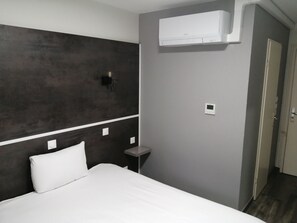 Comfort Double Room | Soundproofing, free WiFi, bed sheets, wheelchair access - Relais Arc en Ciel Hôtel (Wittenheim)