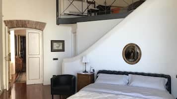 Habitación doble, balcón | 1 habitación, escritorio, insonorización y wifi gratis