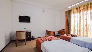 Twin Room | Desk, iron/ironing board, free WiFi, bed sheets