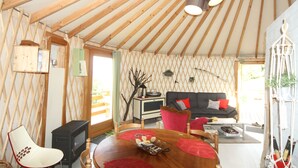Cabin, Hot Tub | Ruang tamu