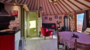 Cabin, Hot Tub | Dapur peribadi | Peti sejuk, ketuhar gelombang mikro, dapur 