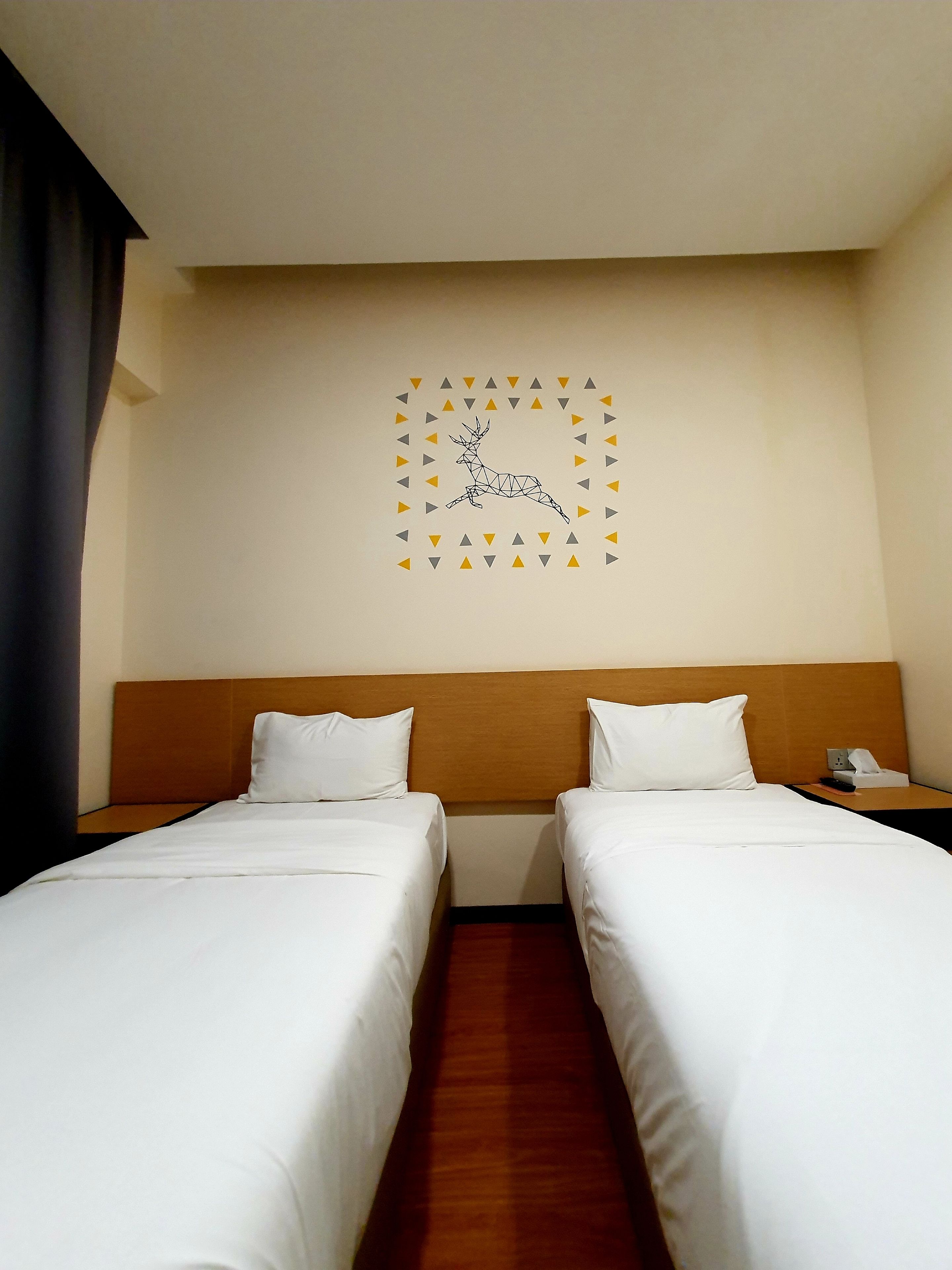 deluxe twin  | in-room safe, desk, iron/ironing board, free wifi
