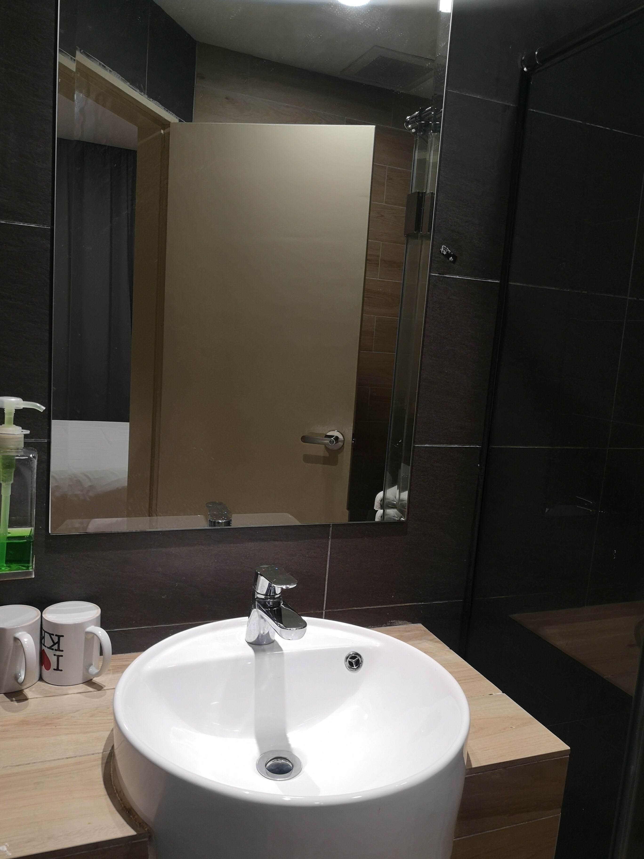 basic single room, 1 single bed, ensuite, corner | bathroom | shower, rainfall showerhead, hair dryer, towels