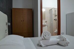 Double Room | Iron/ironing board, free cribs/infant beds, free WiFi, bed sheets - Il Molo (Porto Cesareo)