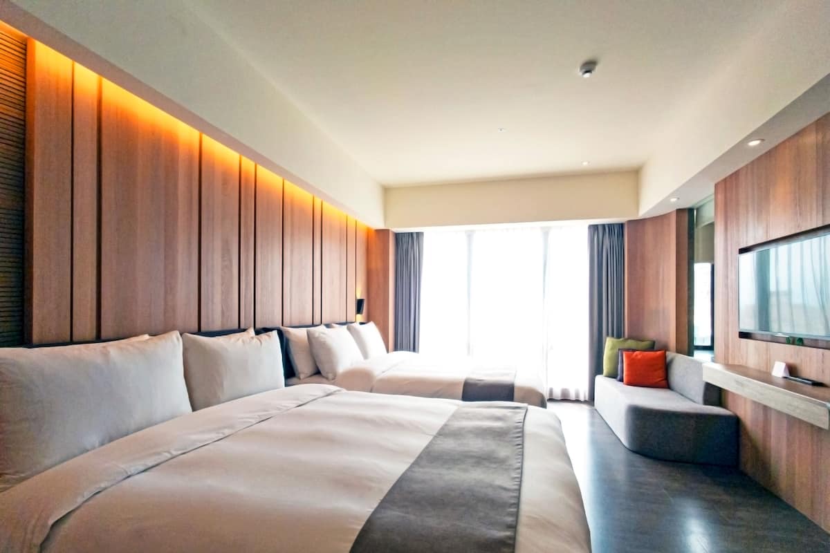 1 bedroom, premium bedding, down duvets, free minibar
