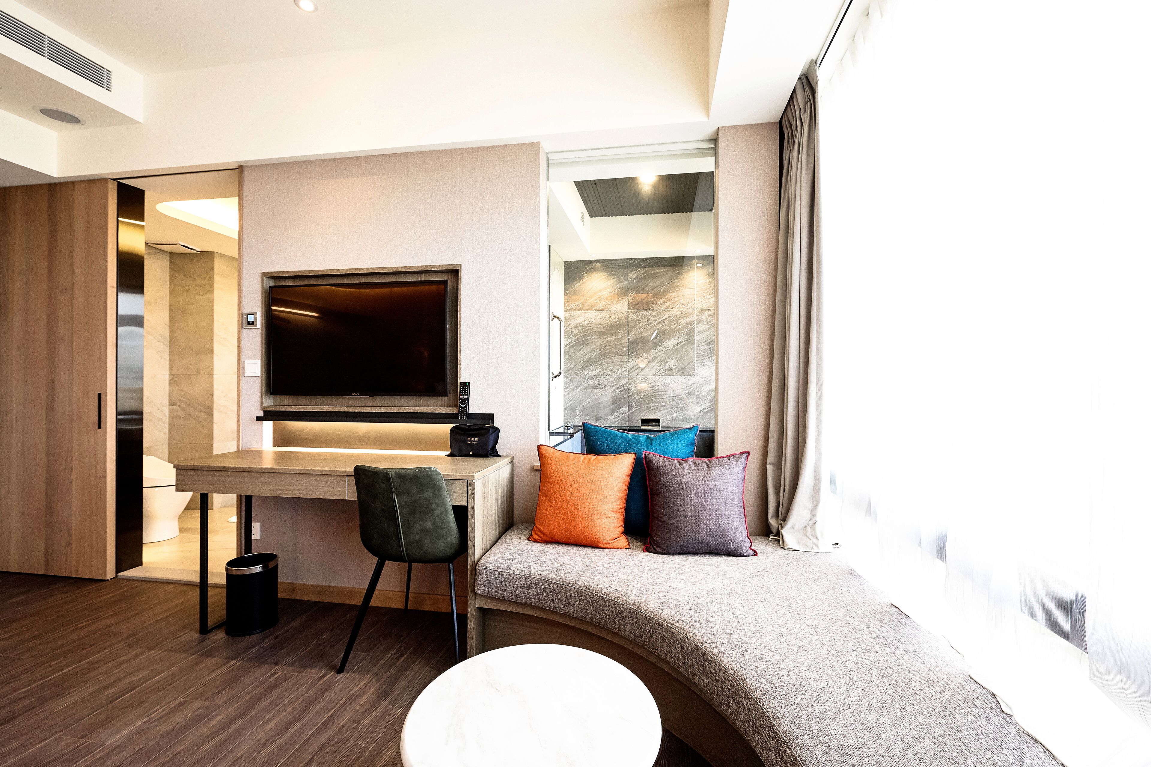 standard twin room | 1 bedroom, premium bedding, down duvets, free minibar