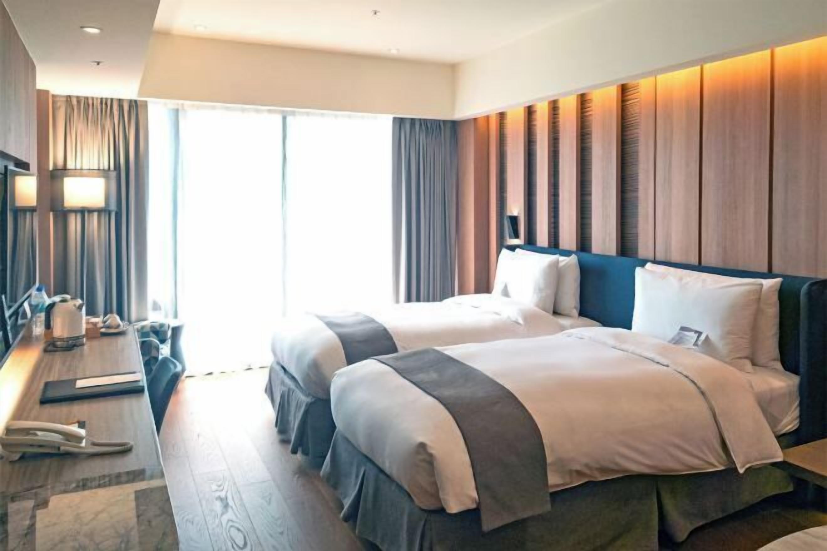 Premium bedding, down duvets, free minibar, in-room safe