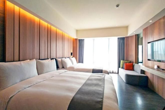 Premium bedding, down duvets, free minibar, in-room safe