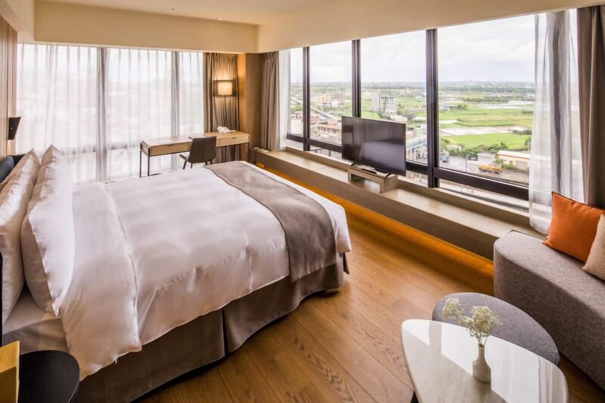 1 bedroom, premium bedding, down duvets, free minibar