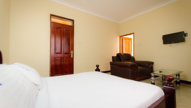 Deluxe Double Room | Desk, free WiFi - Hotel Eleanorah (Kampala)