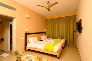 Phòng đôi hoặc 2 giường đơn Premium | Bàn, phòng cách âm, giường gấp/giường phụ (phụ phí) 