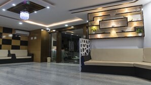 Lobby sitting area - Rajhans Hotel and Resort (Diamond Harbour)